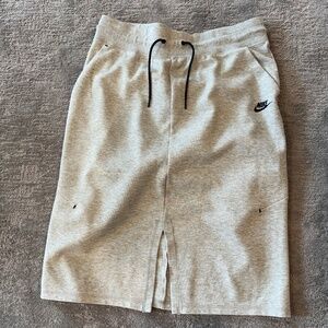 Nike Gray/Blk Sportswear Tech Fleece Midi Skirt Size XL (16-18)
